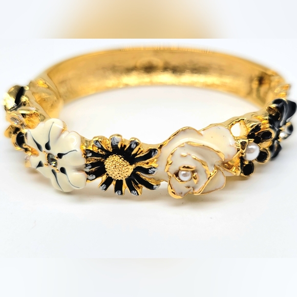 Vintage Kenneth Jay Lane Hinged Magnetic Cuff w Enamel, Pearl, Swarovski Crystal - Picture 8 of 17